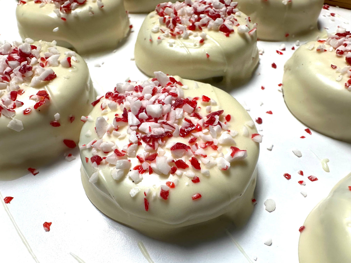 O’Oreo Dipped White Chocolate w/ Peppermint Bits 💈 2 Pack