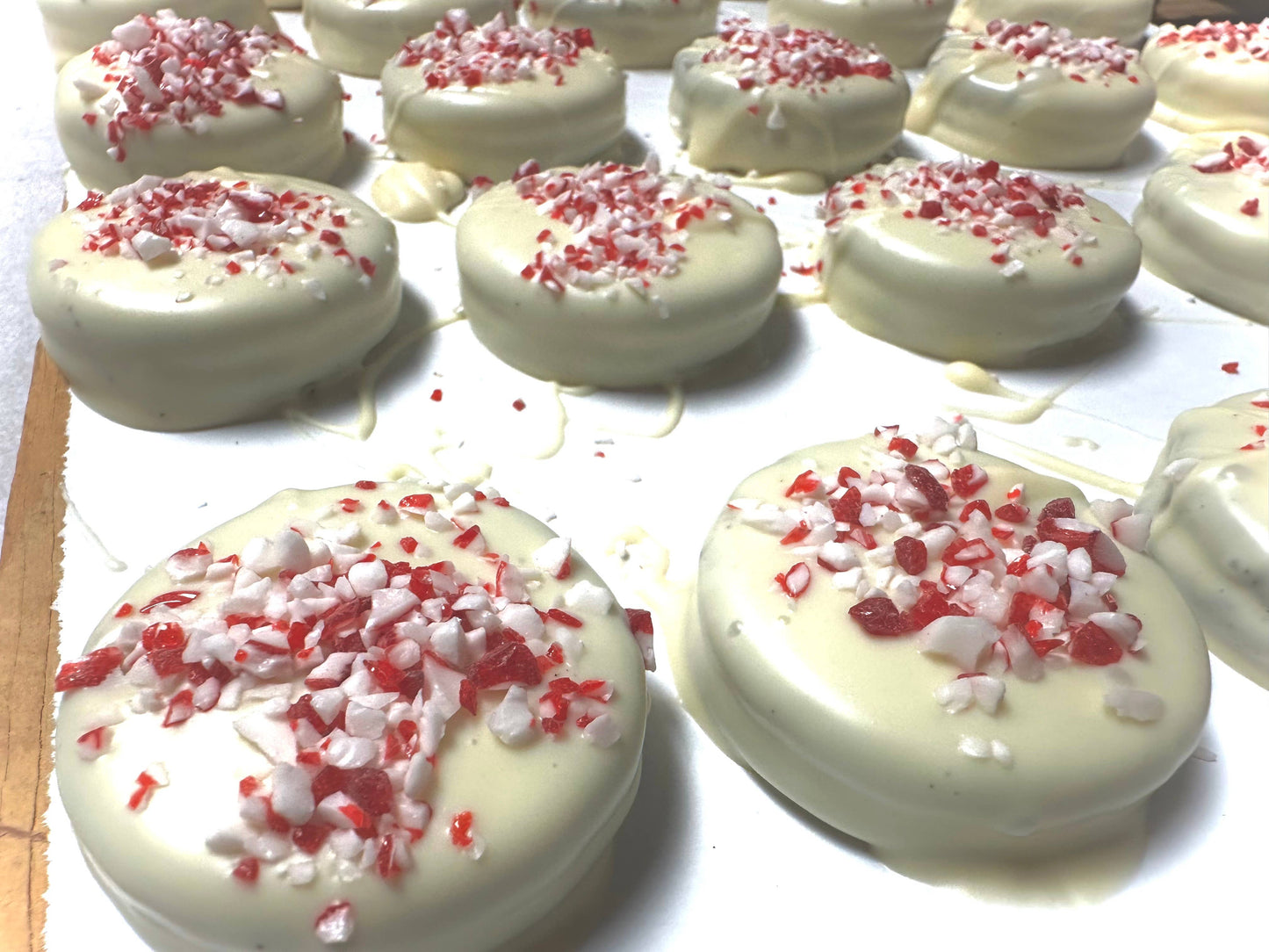 O’Oreo Dipped White Chocolate w/ Peppermint Bits 💈 2 Pack