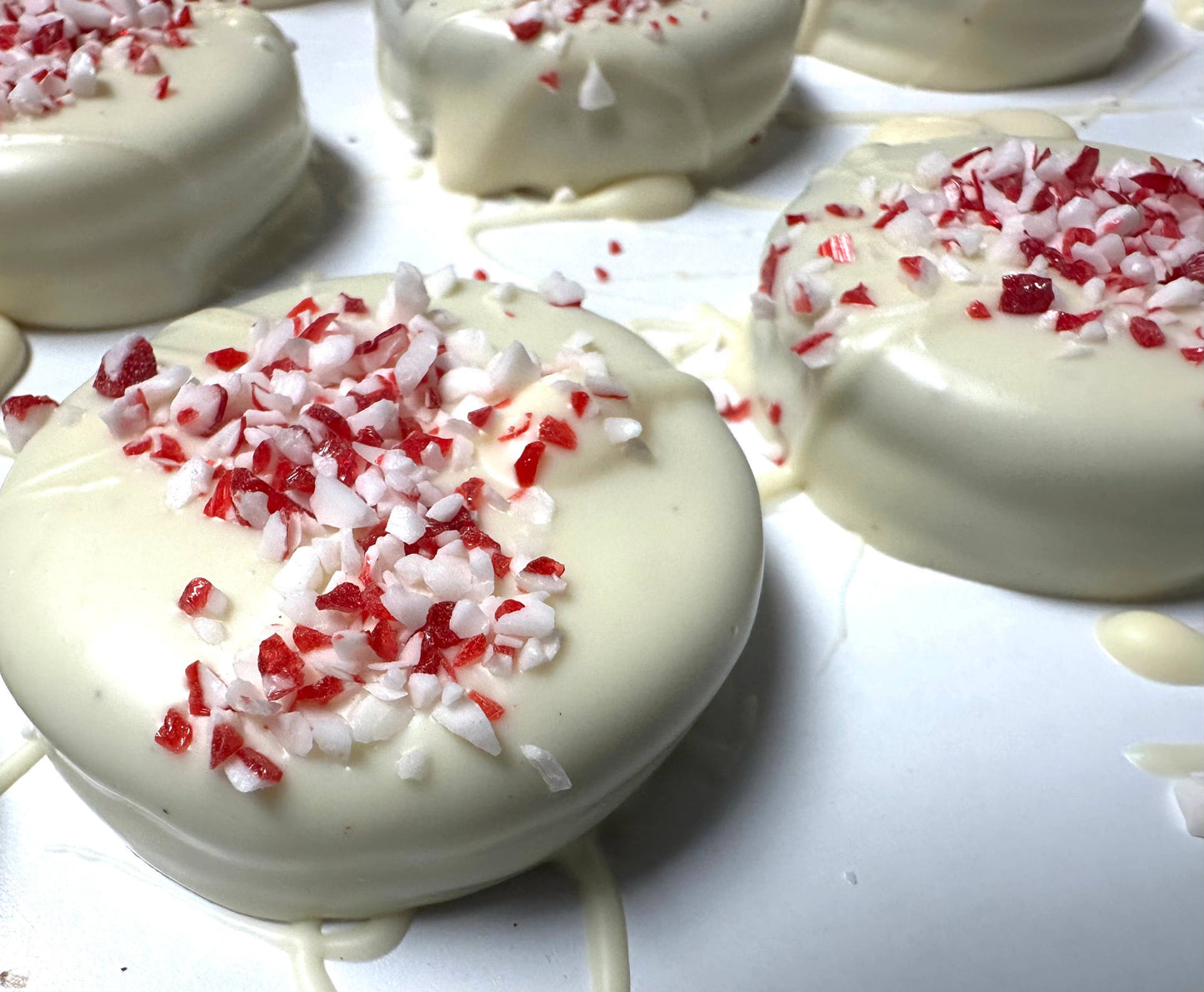 O’Oreo Dipped White Chocolate w/ Peppermint Bits 💈 2 Pack