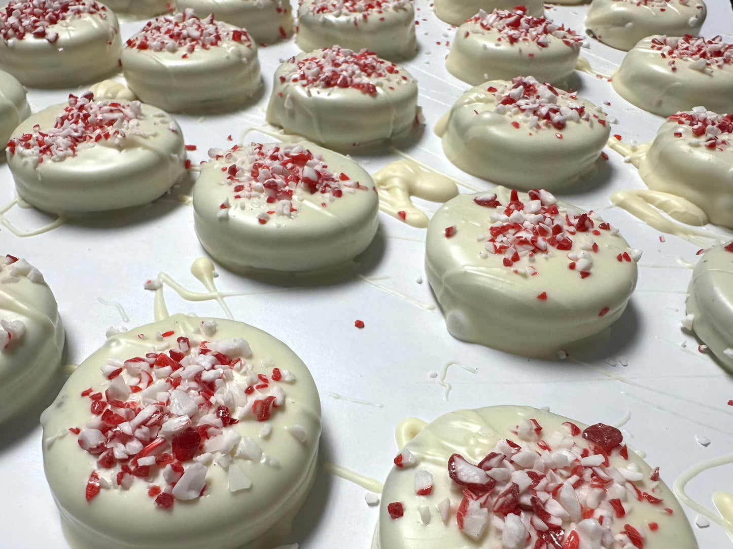 O’Oreo Dipped White Chocolate w/ Peppermint Bits 💈 2 Pack