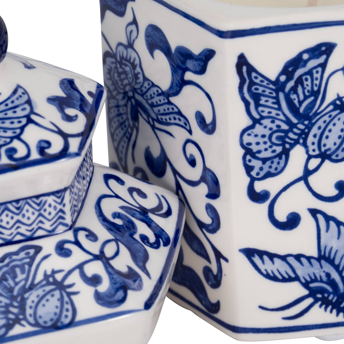 Ceramic Sandalwood Myrrh Chinoiserie Candle - Blue, 6 Oz